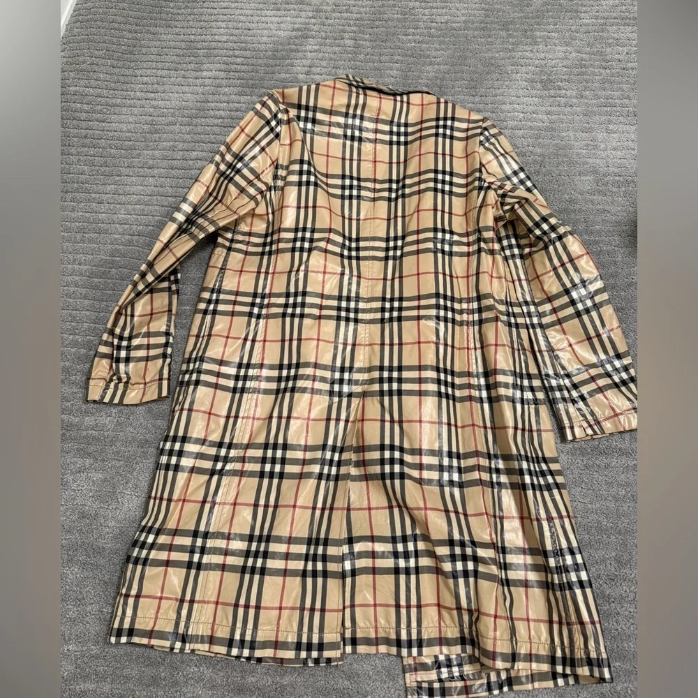 REAL Burberry Raincoat - Picture 5 of 5